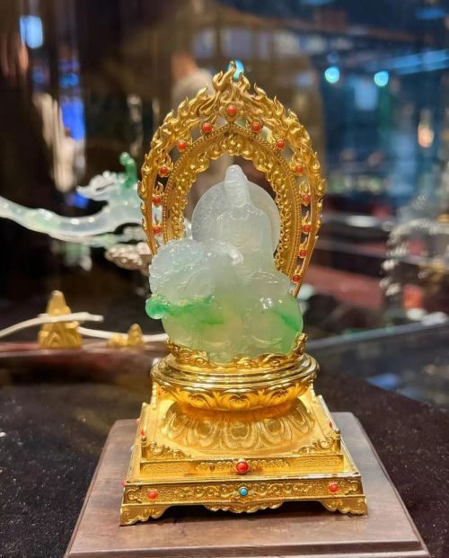 云翡饰 中国翡翠珠宝行业的璀璨明珠