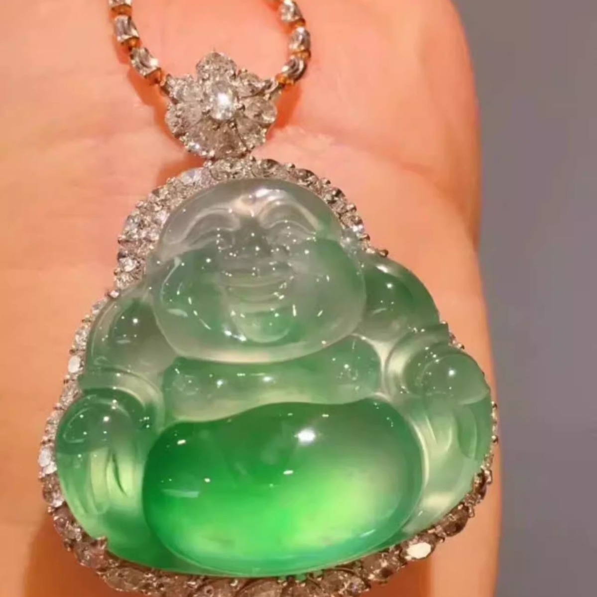 缅甸天然翡翠佛公 玉器珠宝中的祥瑞与智慧