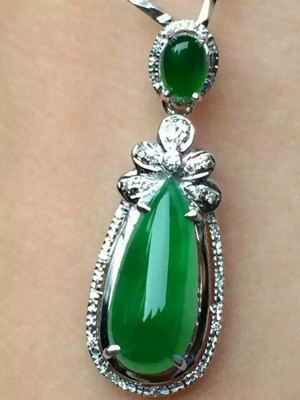 当东方雅韵遇见时尚颈间 浅析翡翠吊坠的恒久魅力